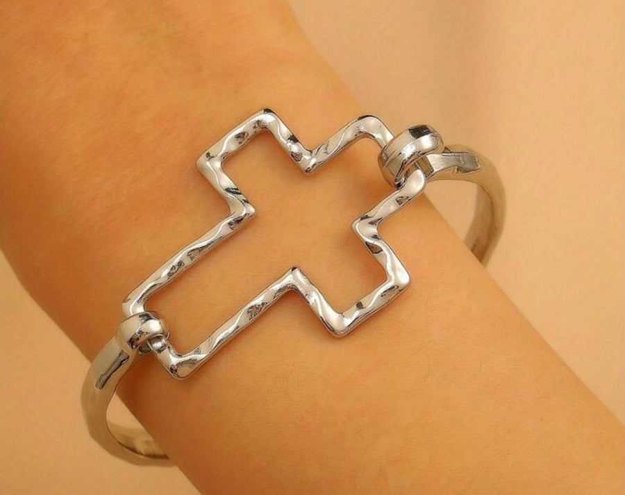 Silver hammered cross bracelet