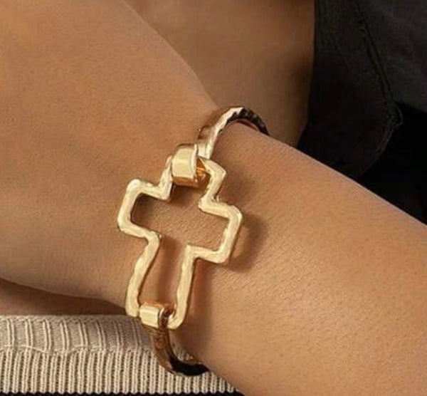 Gold hammered cross bracelet