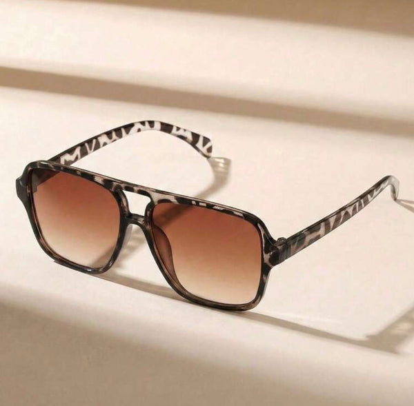 Tortoise Clear Frame/ Brown Lens ￼